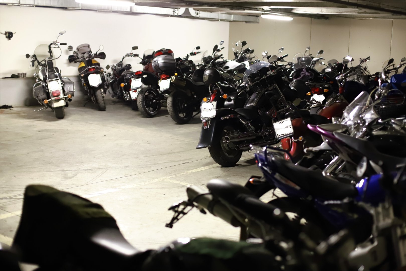 мотоциклы в гараже